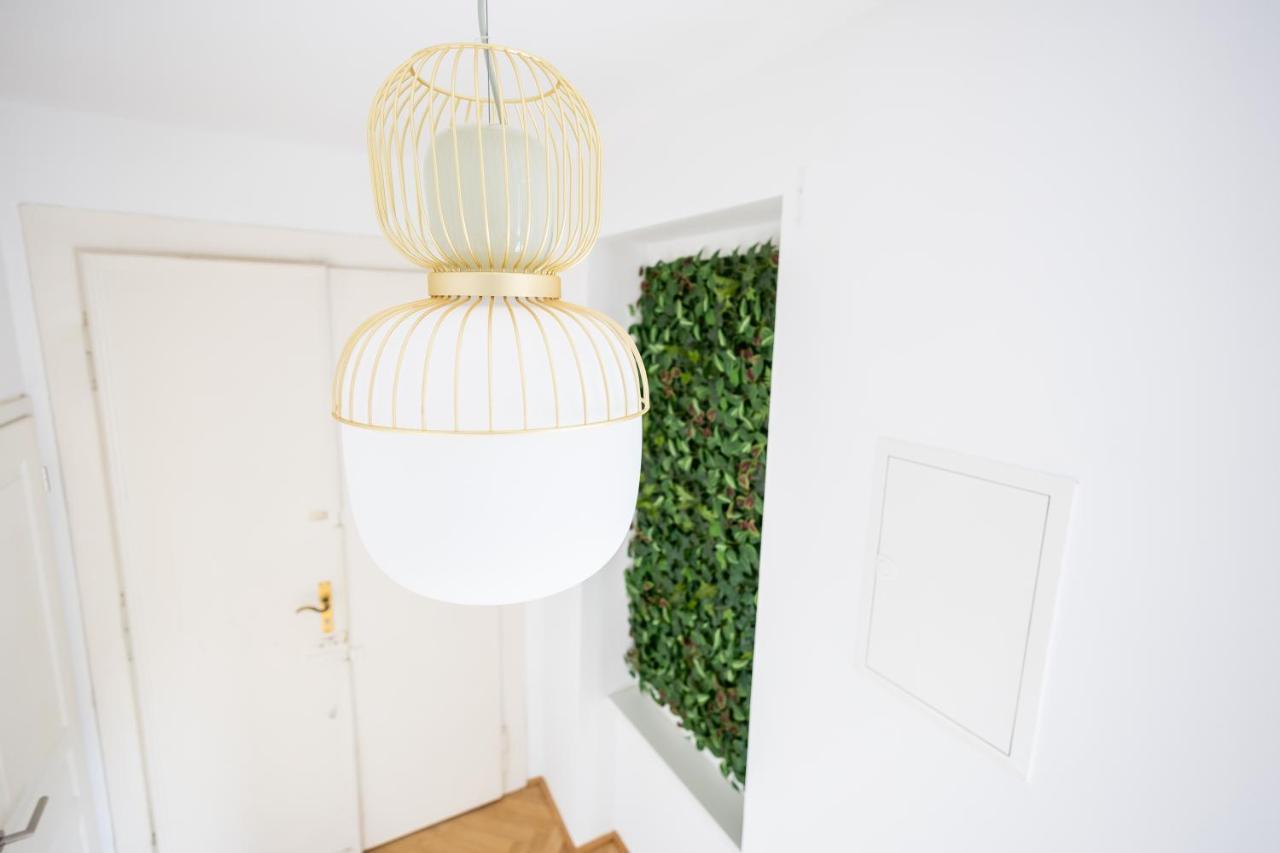 Large Garden-view Balcony Comfort Retreat 1020-vienna Vienna