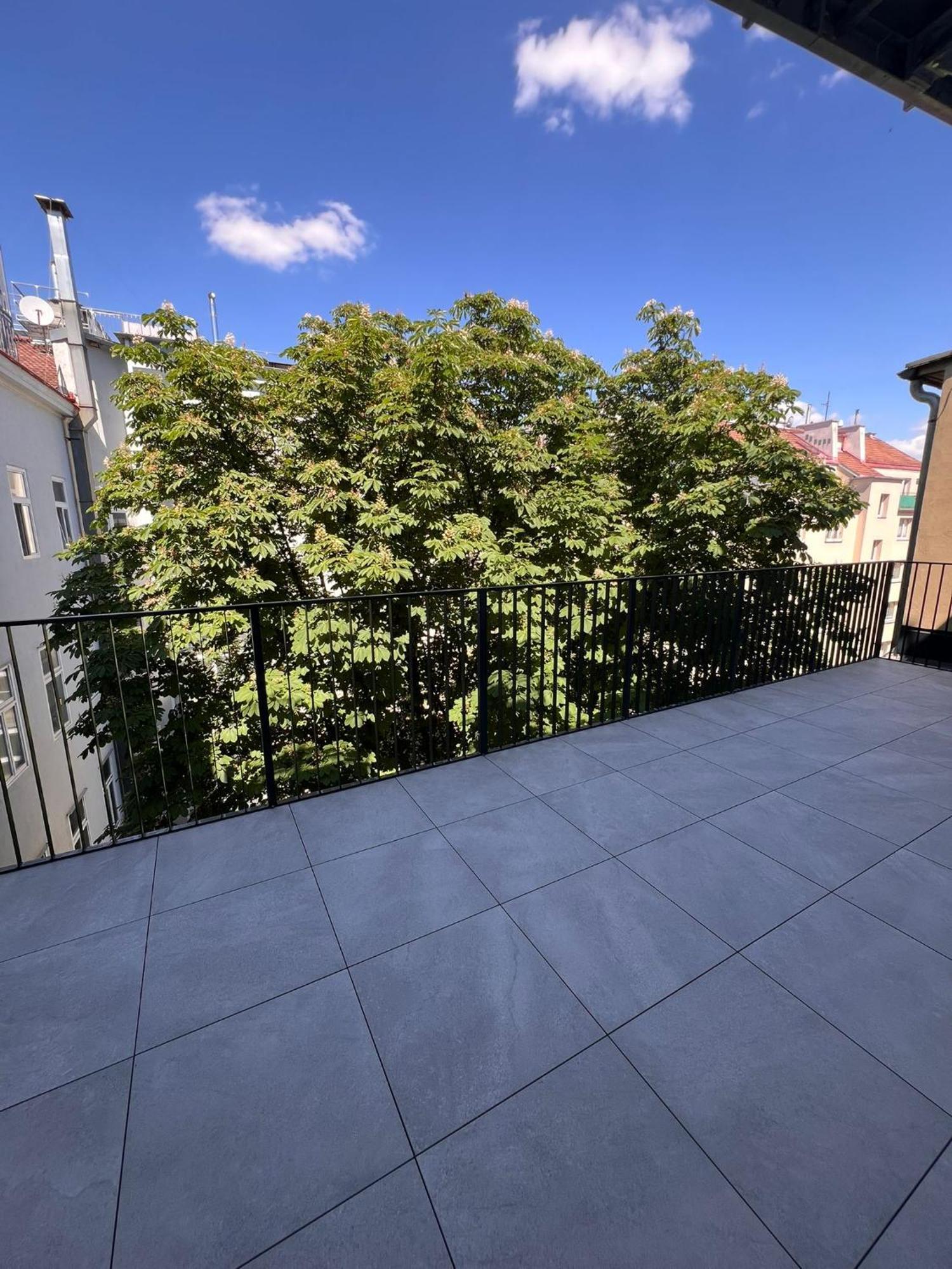 Large Garden-view Balcony Comfort Retreat 1020-vienna